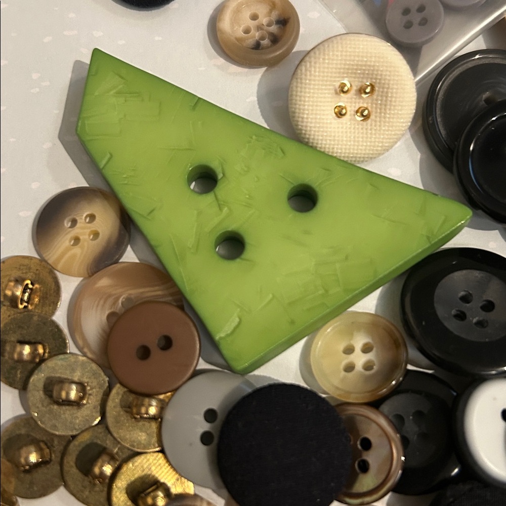Vintage Button Collection - Picture 2 of 4